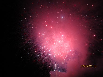440px-Firework_in_sky